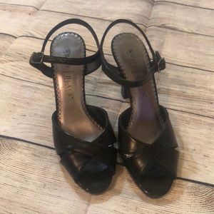 White House Black Market, NWOT heeled sandals